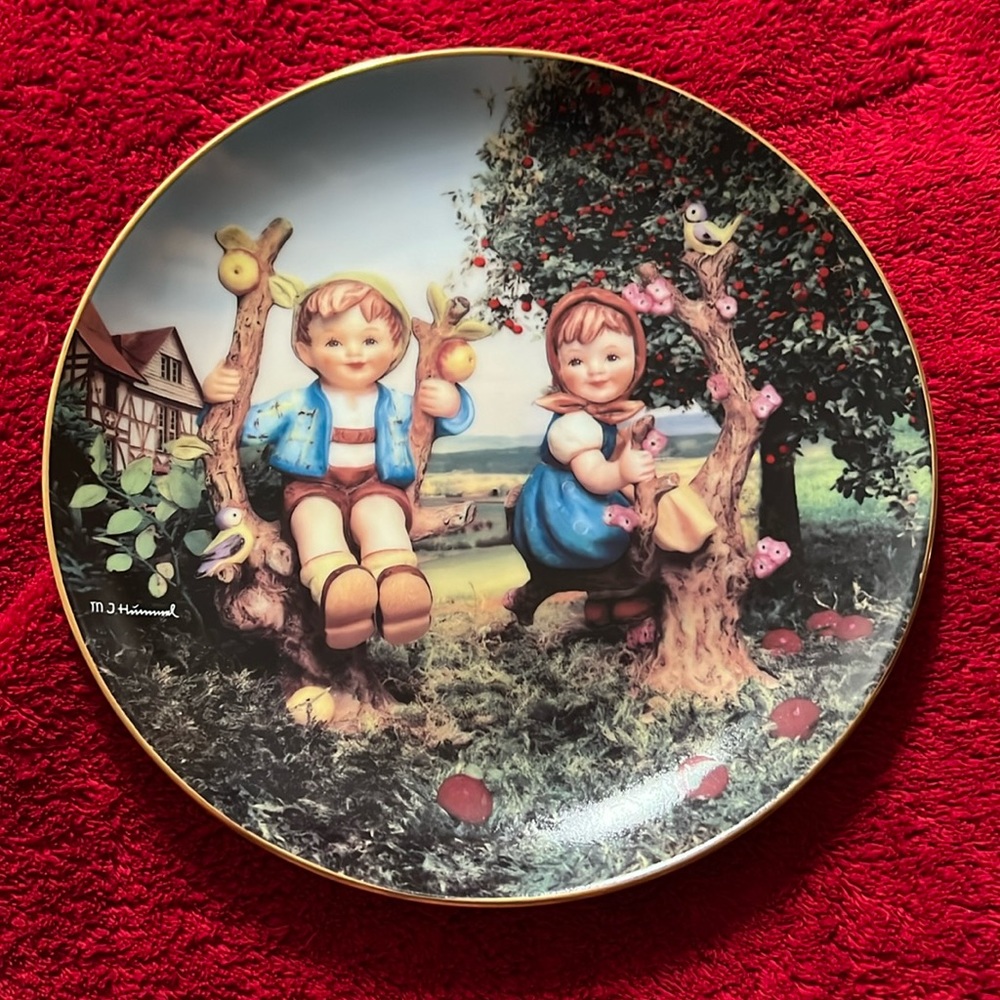 M.J. Hummel Apple Tree Boy & Girl Little Companions Collection Plate